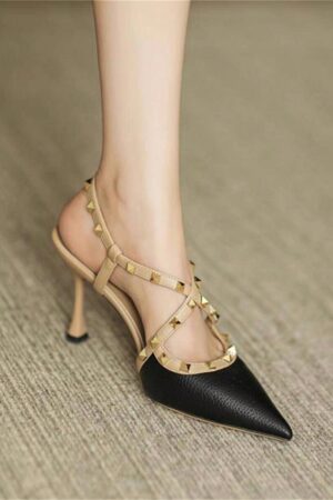 Sandalias Slingback de Taco Alto con Tachuelas y Correas Cruzadas