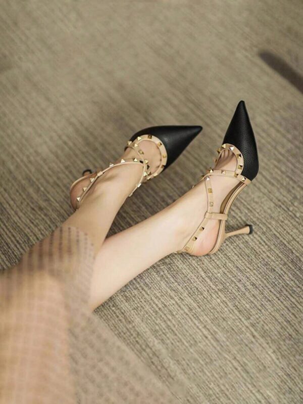 Sandalias Slingback de Taco Alto con Tachuelas y Correas Cruzadas - Image 4