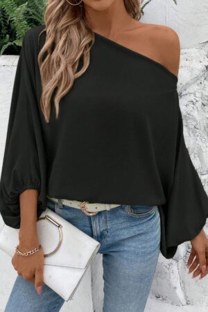 Blusa Asimétrica con Manga Murciélago y Hombro Descubierto
