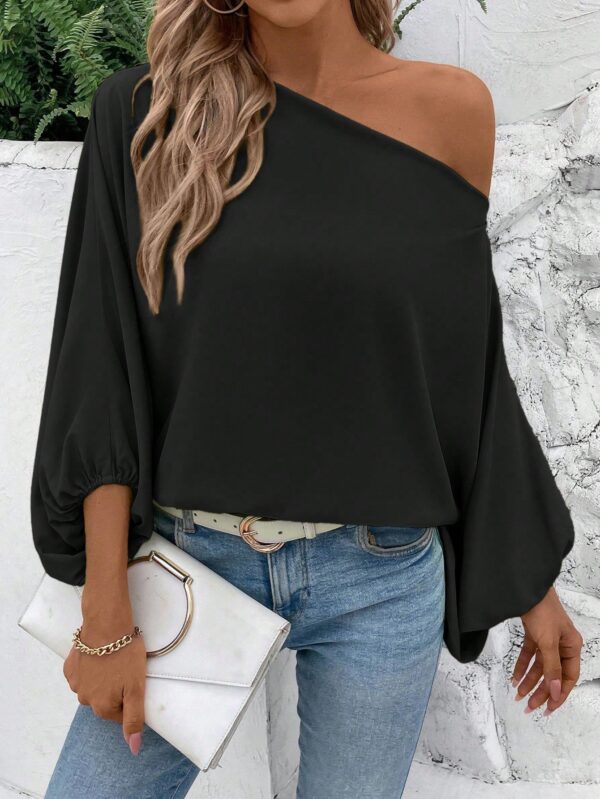 Blusa Asimétrica con Manga Murciélago y Hombro Descubierto