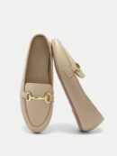 Mocasines de Mujer con Hebilla Metálica y Tacón Plano