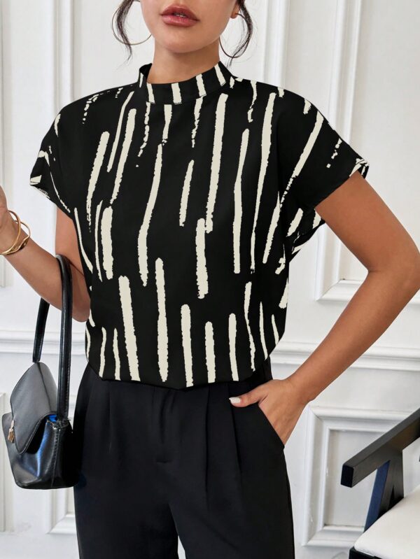 Blusa Verano Estampada con Cuello Mao y Mangas Cortas - Image 6