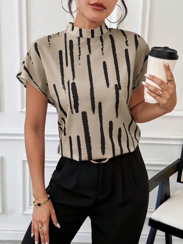 Blusa Verano Estampada con Cuello Mao y Mangas Cortas - Image 10