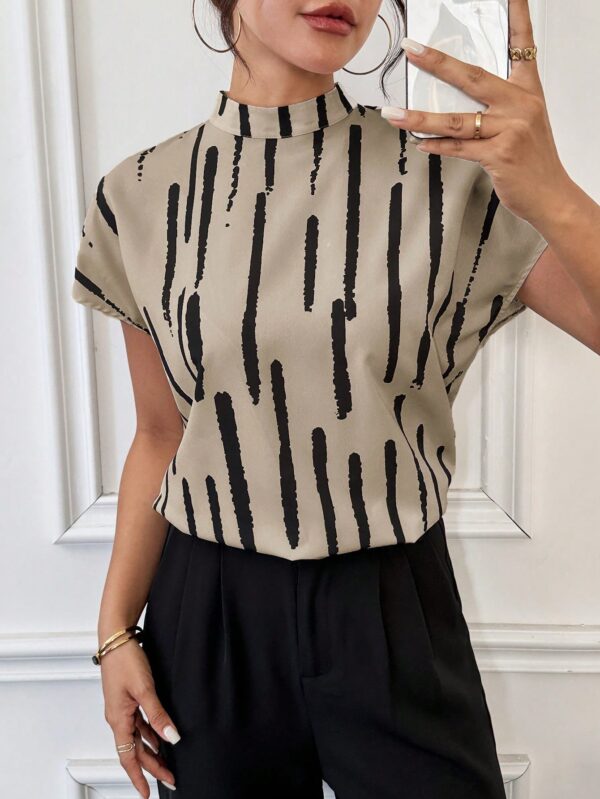 Blusa Verano Estampada con Cuello Mao y Mangas Cortas - Image 11