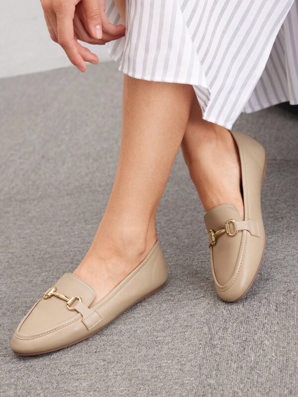 Mocasines de Mujer con Hebilla Metálica y Tacón Plano