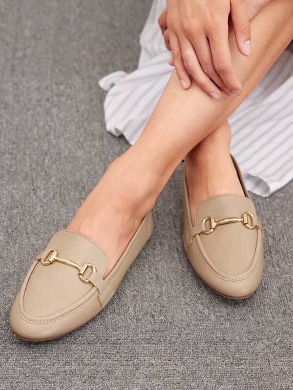 Mocasines de Mujer con Hebilla Metálica y Tacón Plano - Image 4