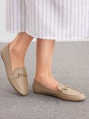 Mocasines de Mujer con Hebilla Metálica y Tacón Plano