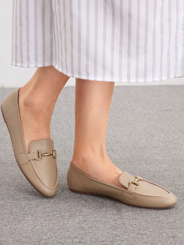 Mocasines de Mujer con Hebilla Metálica y Tacón Plano - Image 5