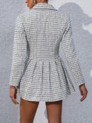 Abrigo Tweed Plisado con Doble Botonadura y Cuello Solapa