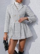 Abrigo Tweed Plisado con Doble Botonadura y Cuello Solapa