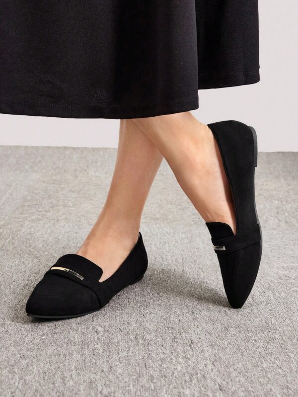 Mocasines de Punta Afilada Decorados con Metal Negro Elegantes para Mujer