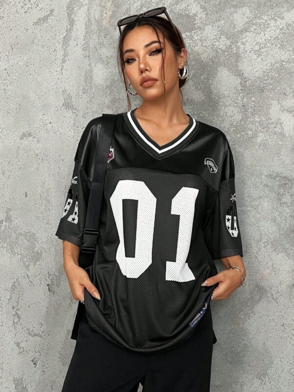 Camiseta Deportiva de Malla con Estampado de Números y Letras - Image 16