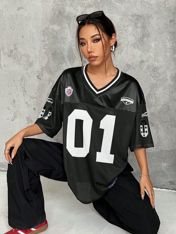 Camiseta Deportiva de Malla con Estampado de Números y Letras - Image 17