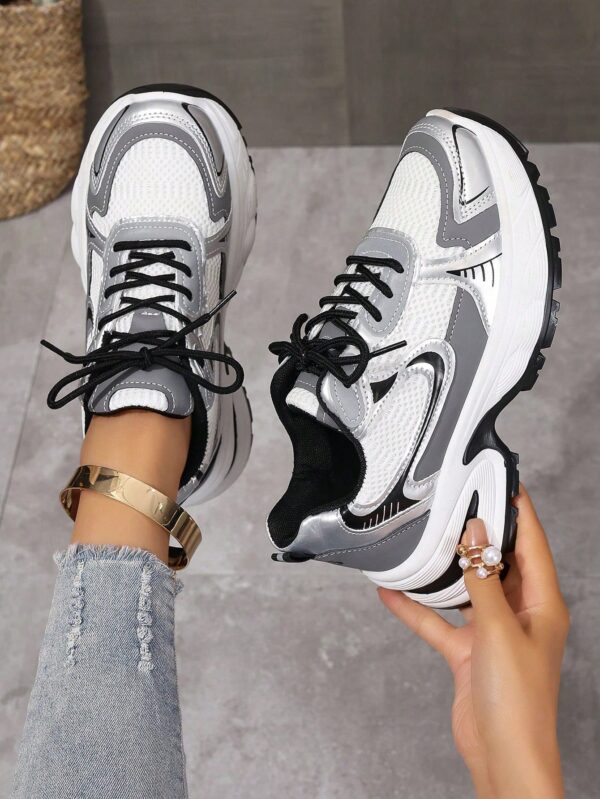 Zapatillas Deportivas Plataforma con Detalles en Bloque de Color - Image 12