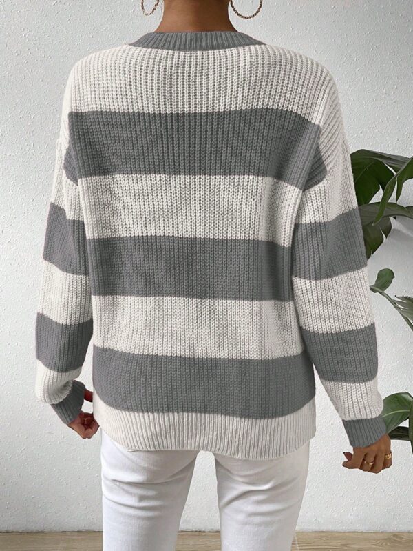Sweater a Rayas Colorido con Hombros Caídos - Image 19