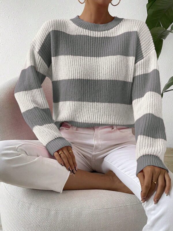 Sweater a Rayas Colorido con Hombros Caídos - Image 23