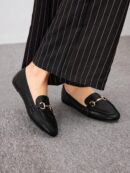 Mocasines de Mujer con Hebilla Metálica y Tacón Plano