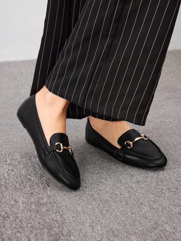 Mocasines de Mujer con Hebilla Metálica y Tacón Plano - Image 11