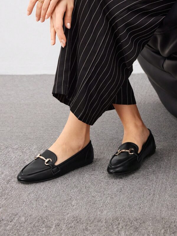 Mocasines de Mujer con Hebilla Metálica y Tacón Plano - Image 15