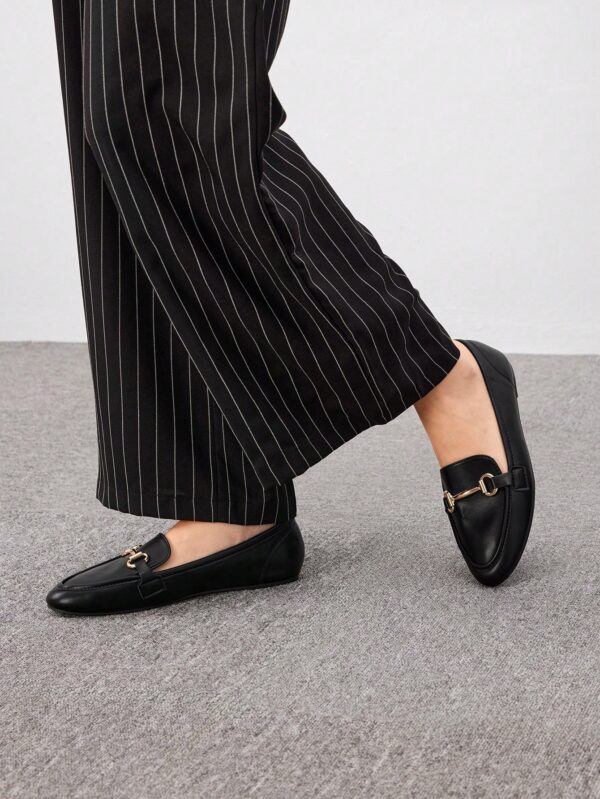 Mocasines de Mujer con Hebilla Metálica y Tacón Plano - Image 17
