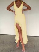 Vestido de Verano con Escote V, Detalles Fruncidos y Abertura