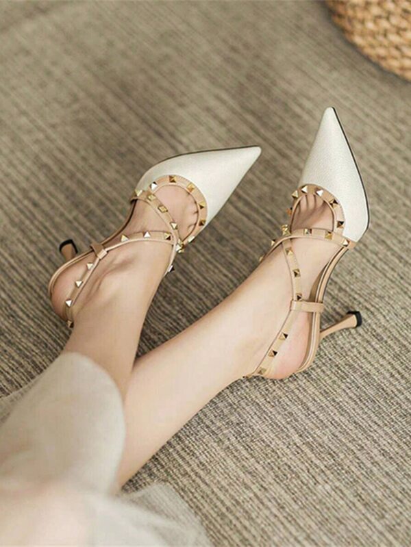 Sandalias Slingback de Taco Alto con Tachuelas y Correas Cruzadas - Image 8