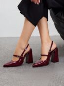 Zapatos de Tacón Grueso en Rojo Vino con Correa en el Tobillo