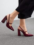 Zapatos de Tacón Grueso en Rojo Vino con Correa en el Tobillo