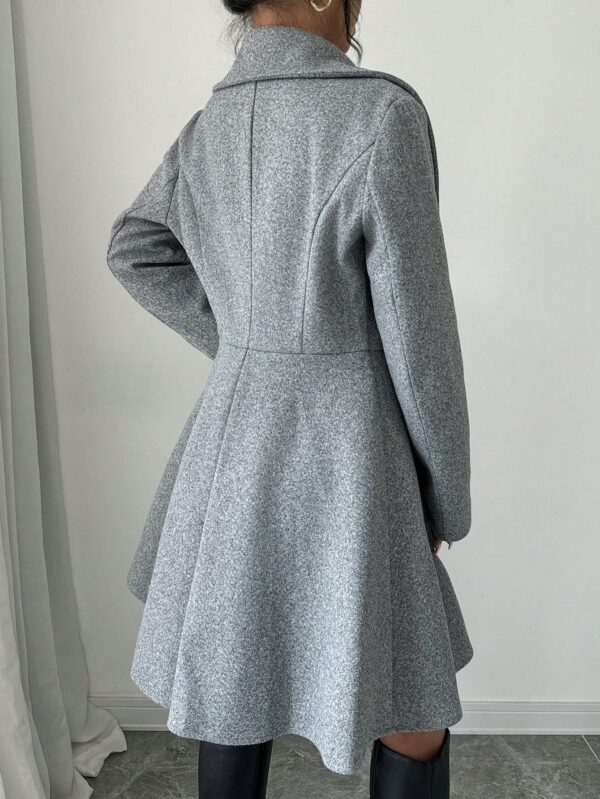 Abrigo Elegante de Cuello Alto y Manga Larga en Tweed - Image 9