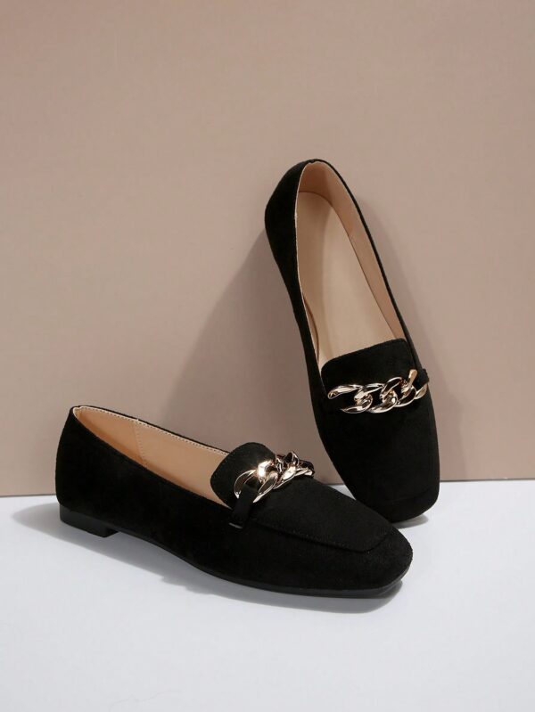Mocasines Planos de Punta Cuadrada con Cadena Metálica para Mujer - Image 3