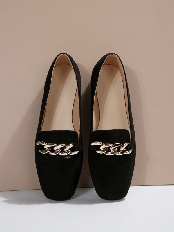 Mocasines Planos de Punta Cuadrada con Cadena Metálica para Mujer - Image 2