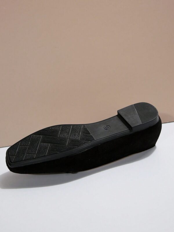 Mocasines Planos de Punta Cuadrada con Cadena Metálica para Mujer - Image 6