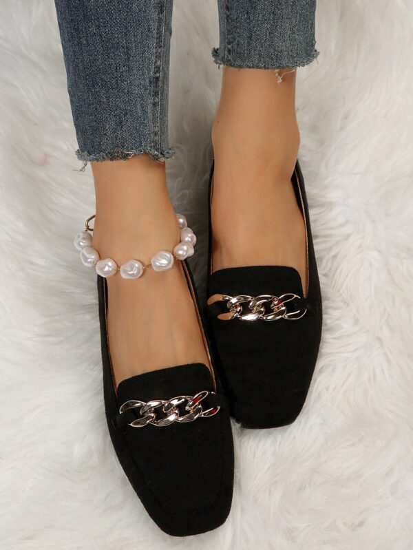 Mocasines Planos de Punta Cuadrada con Cadena Metálica para Mujer - Image 7