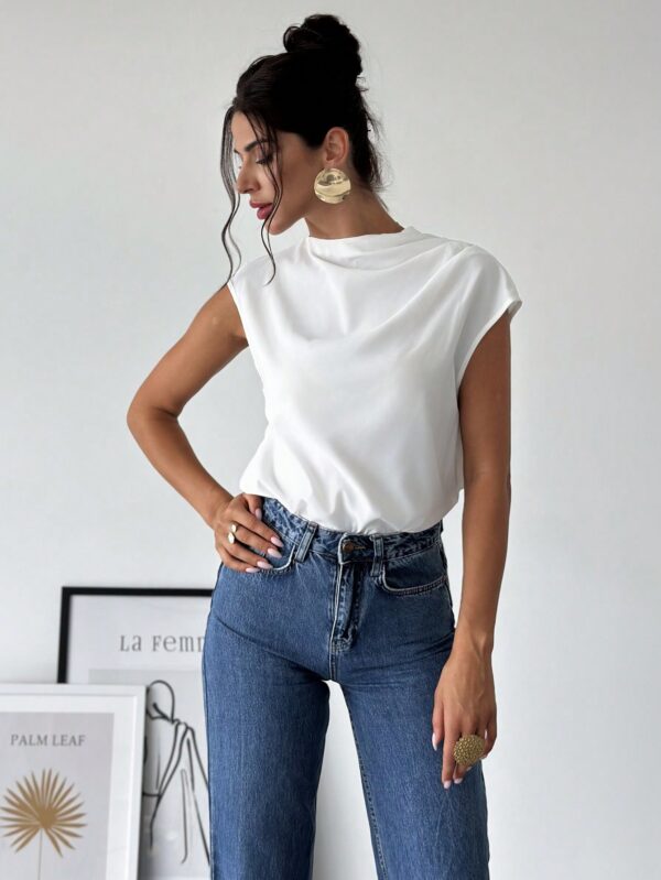 Blusa Elegante Asimétrica con Cuello Mao y Pliegues