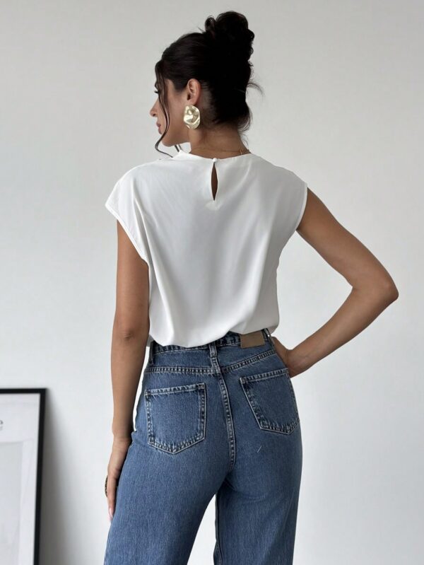 Blusa Elegante Asimétrica con Cuello Mao y Pliegues - Image 4