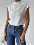 Blusa Elegante Asimétrica con Cuello Mao y Pliegues