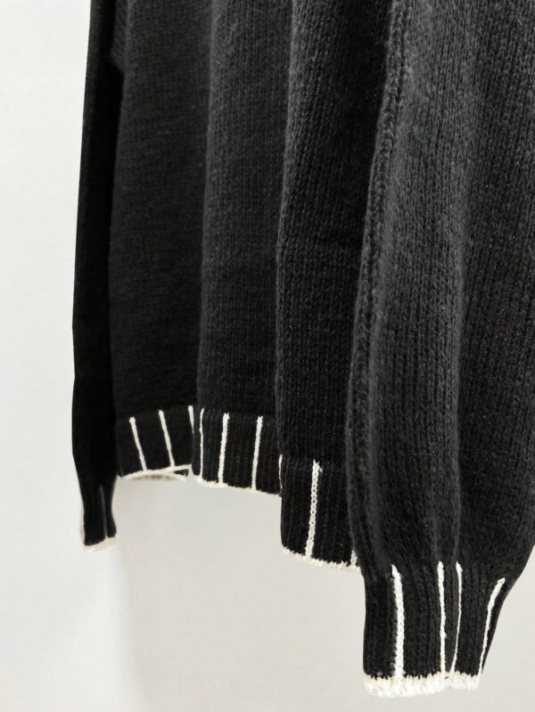 Sweater Casual Oversize con Cuello y Puños Estampados - Image 4