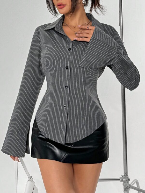 Blusa de Negocios Casual a Rayas con Botones y Manga Larga - Image 11