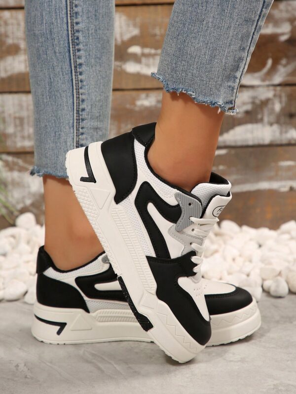 Zapatillas Deportivas Blancas de Estilo Vintage para Mujer - Image 5