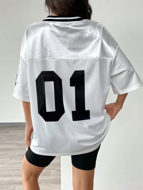 Camiseta Deportiva de Malla con Estampado de Números y Letras - Image 28