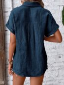 Camisa Azul Marino con Detalles Texturados y Mangas Batwing