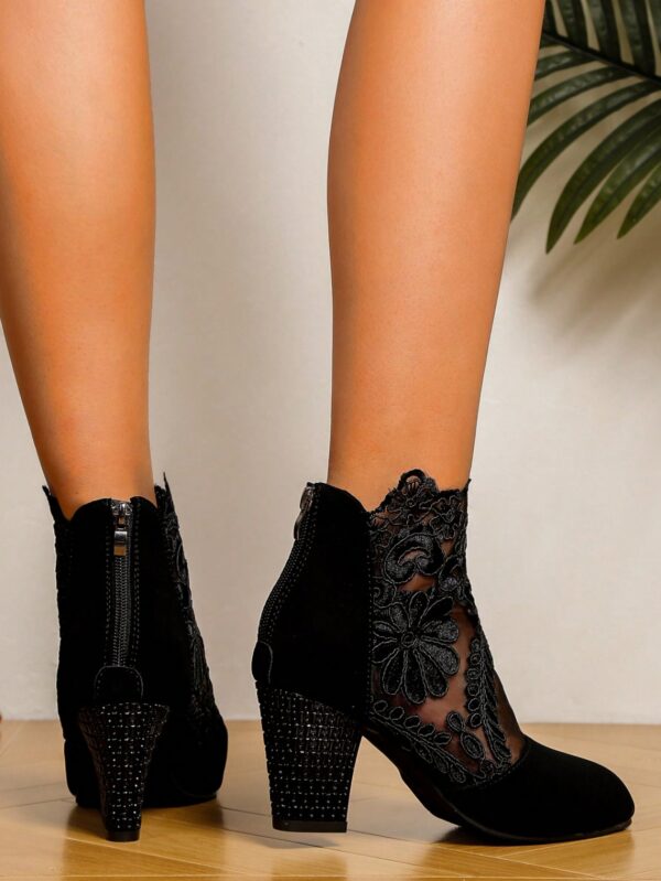 Botas de Encaje Floral con Cierre Trasero y Tacón Cuadrado Alto - Image 5