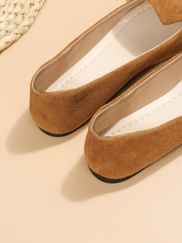 Mocasines Elegantes de Gamuza Negra con Punta Afilada - Image 12