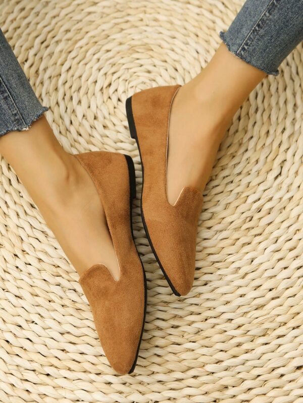 Mocasines Elegantes de Gamuza Negra con Punta Afilada - Image 9