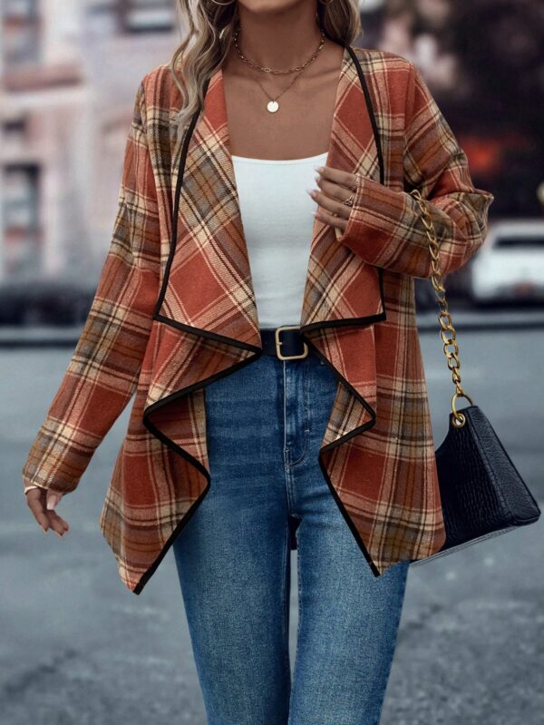 Abrigo de Tweed con Cuello Cascada y Dobladillo Asimétrico - Image 19