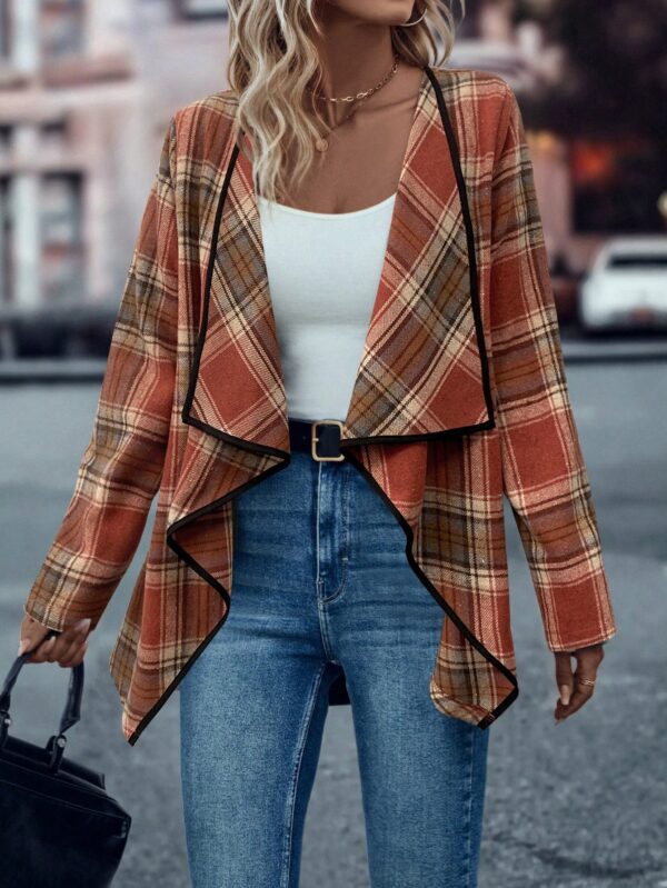 Abrigo de Tweed con Cuello Cascada y Dobladillo Asimétrico - Image 23