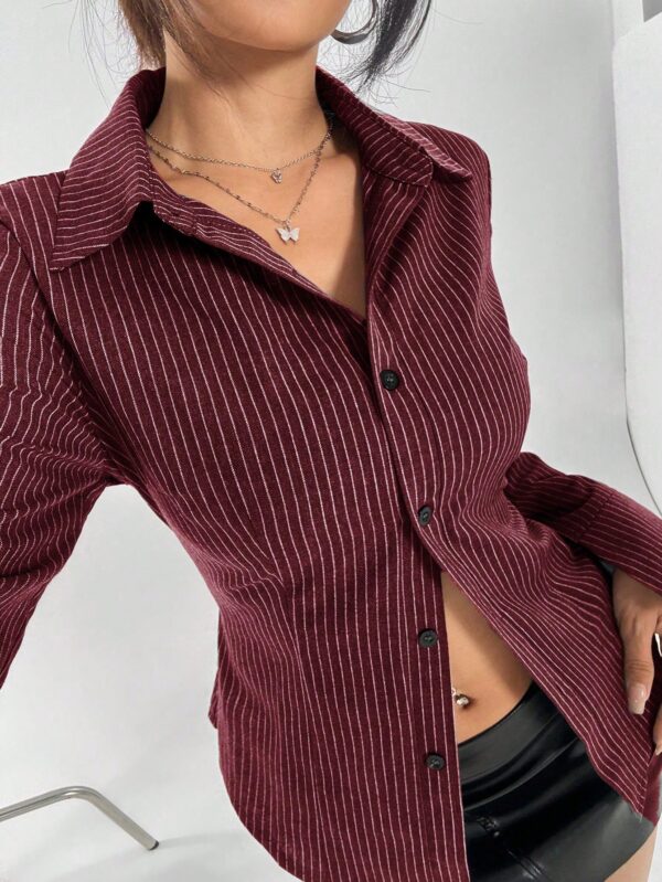 Blusa de Negocios Casual a Rayas con Botones y Manga Larga - Image 6