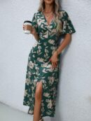 Vestido Largo Elegante de Estampado Tropical con Escote en V y Volantes