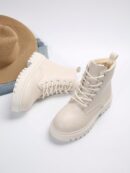 Botas de Cordones con Detalle de Mármol Negro