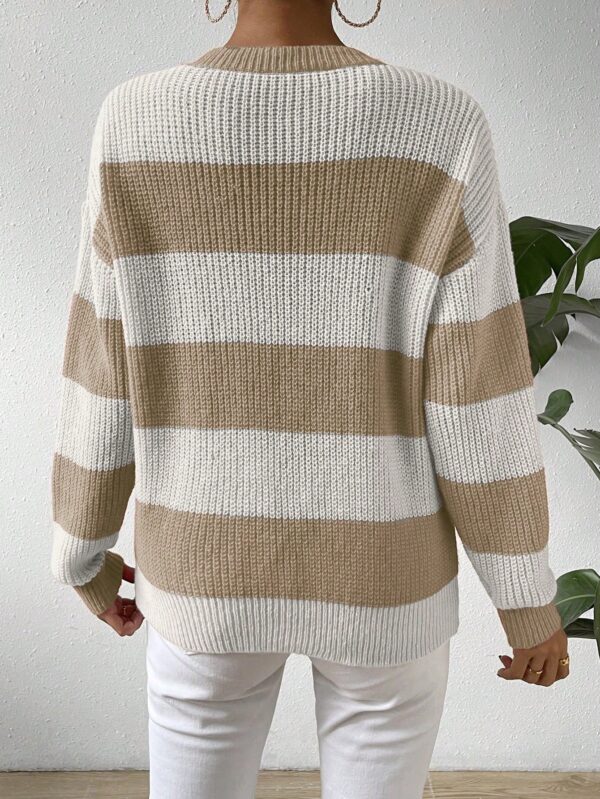 Sweater a Rayas Colorido con Hombros Caídos - Image 25